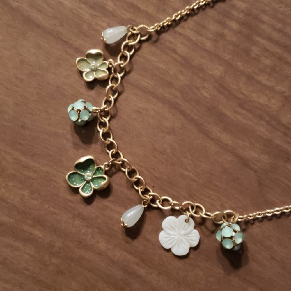 Choker style type necklace